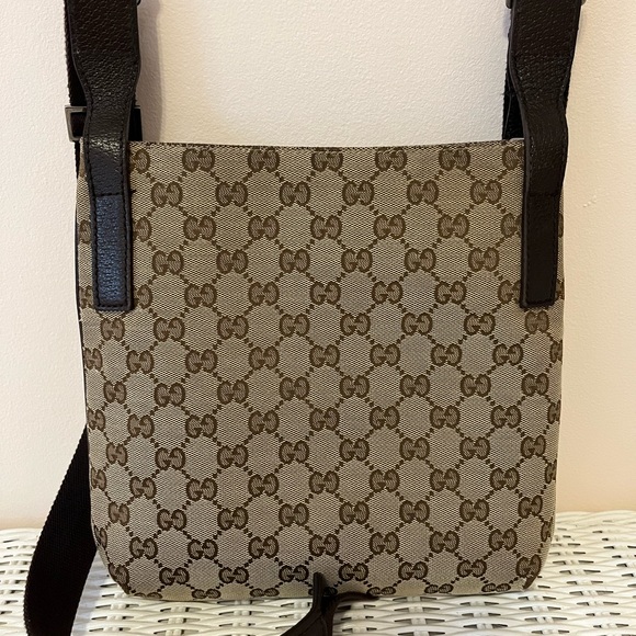 GUCCI GG Canvas Crossbody - Picture 7 of 13